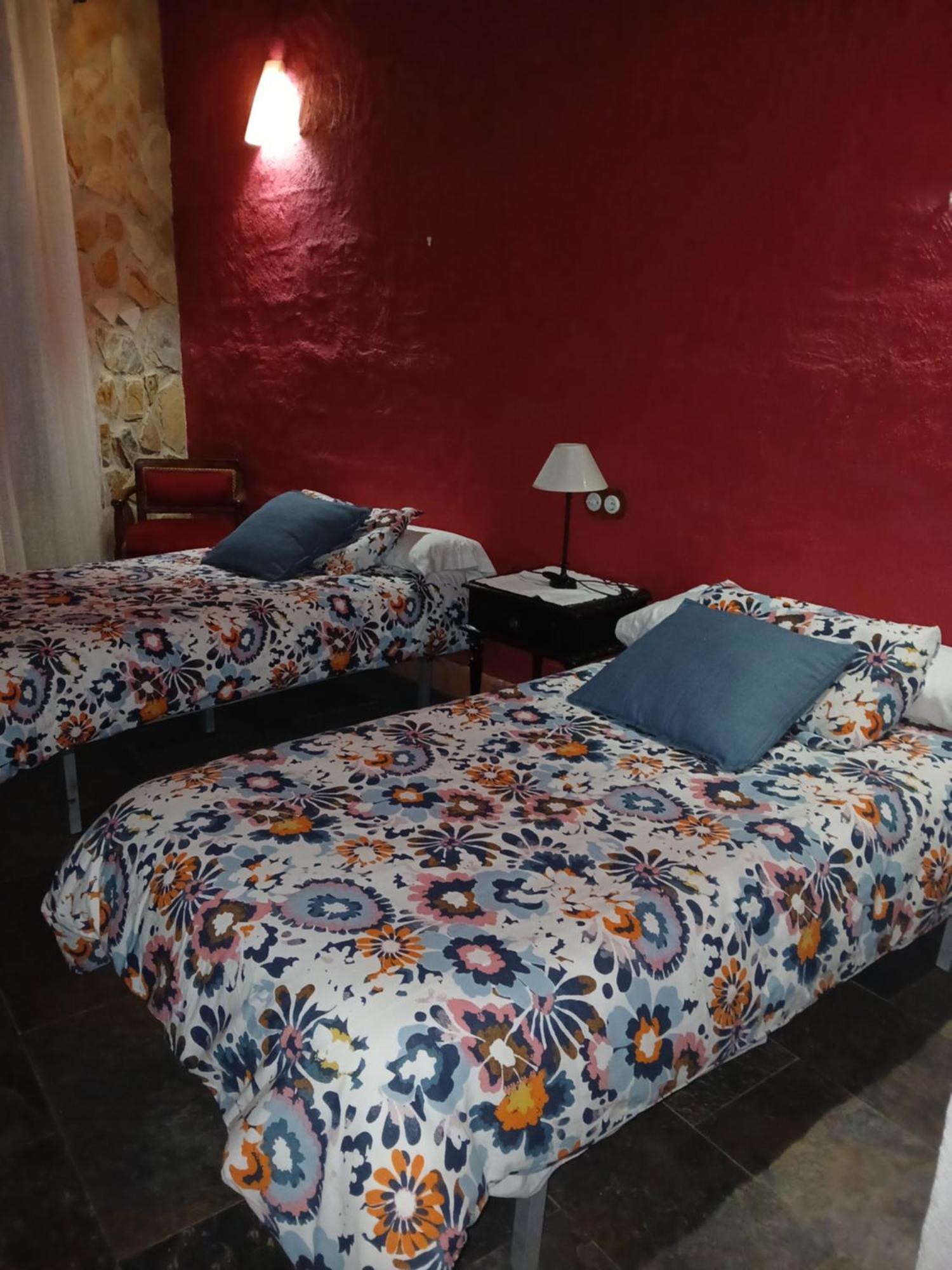 Mirador De Fuentes Guest House Fuentes De Leon Phòng bức ảnh