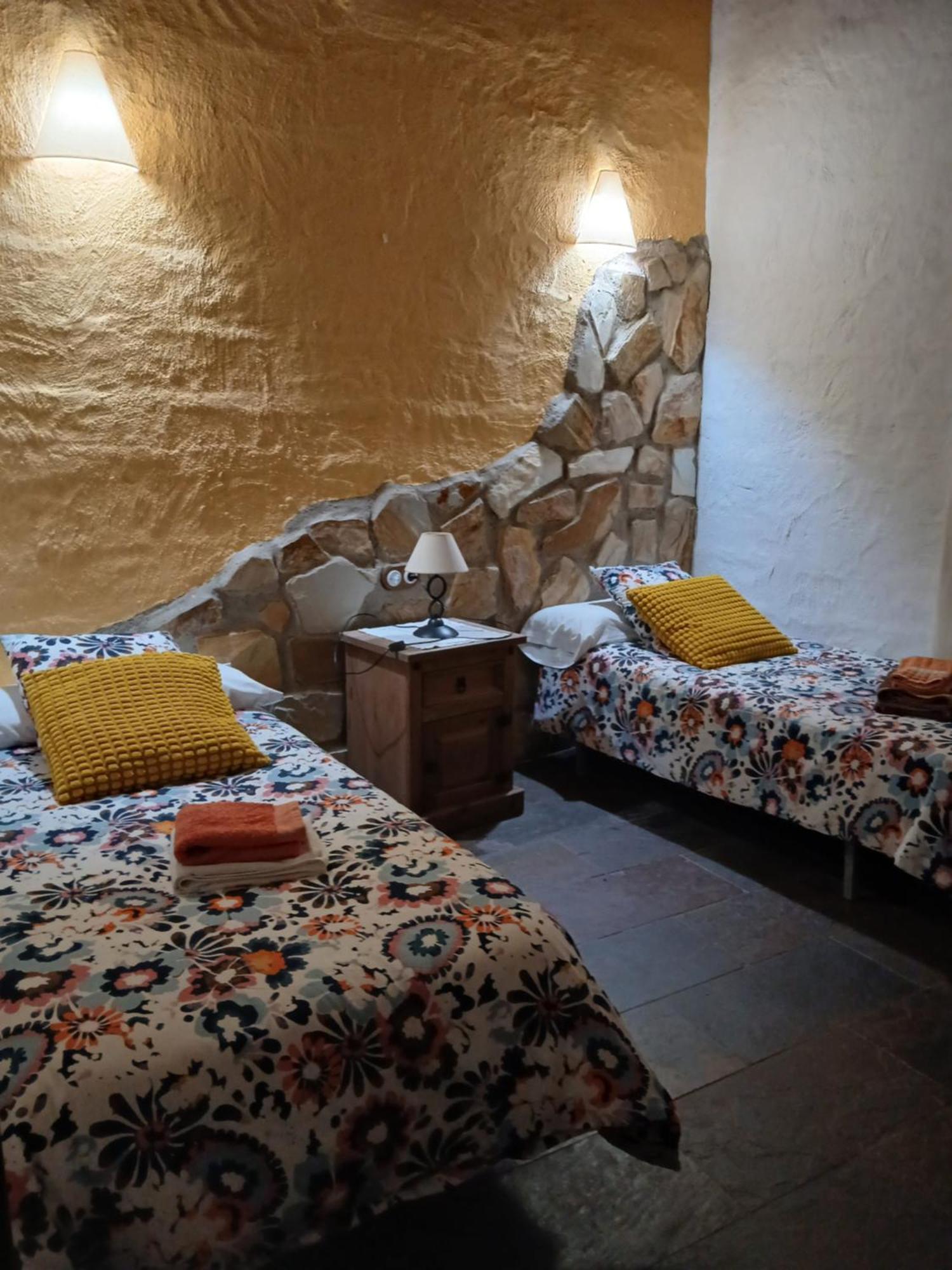 Mirador De Fuentes Guest House Fuentes De Leon Phòng bức ảnh