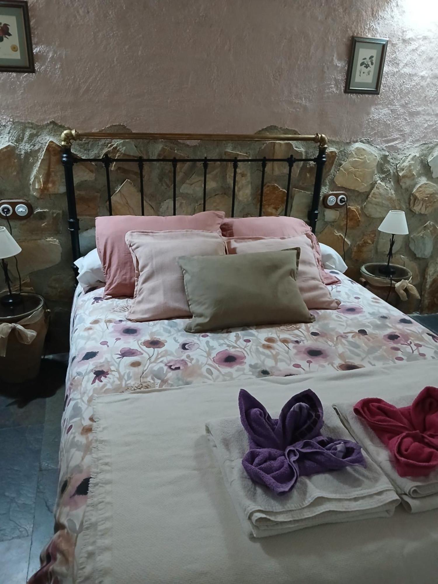 Mirador De Fuentes Guest House Fuentes De Leon Phòng bức ảnh